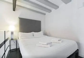 Hotel No 5 - The Streets